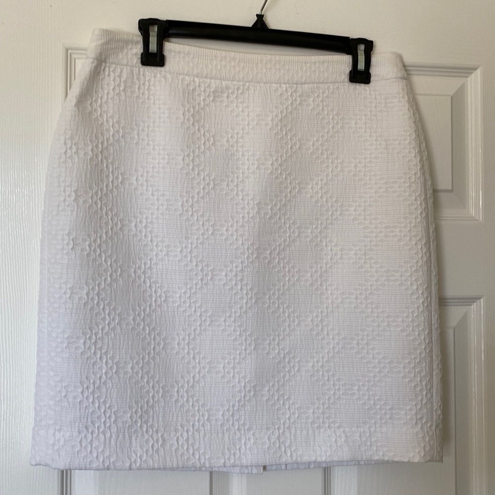 New Banana Republic size 8 washable texture white skirt.